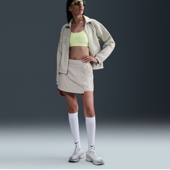 Nike Women's Sportswear Essential Mid-Rise Woven Skort - Picture 4 of 6